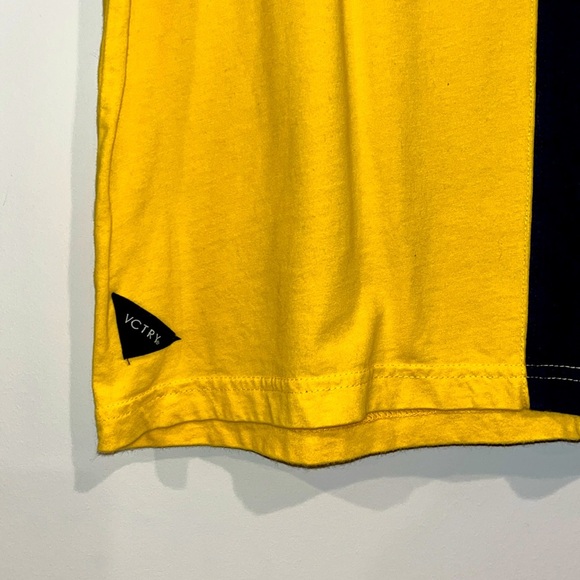 10.DEEP Split Sail Tee VCTRY SPORT Short Sleeve Like New Yellow Navy Cotton - Picture 3 of 5
